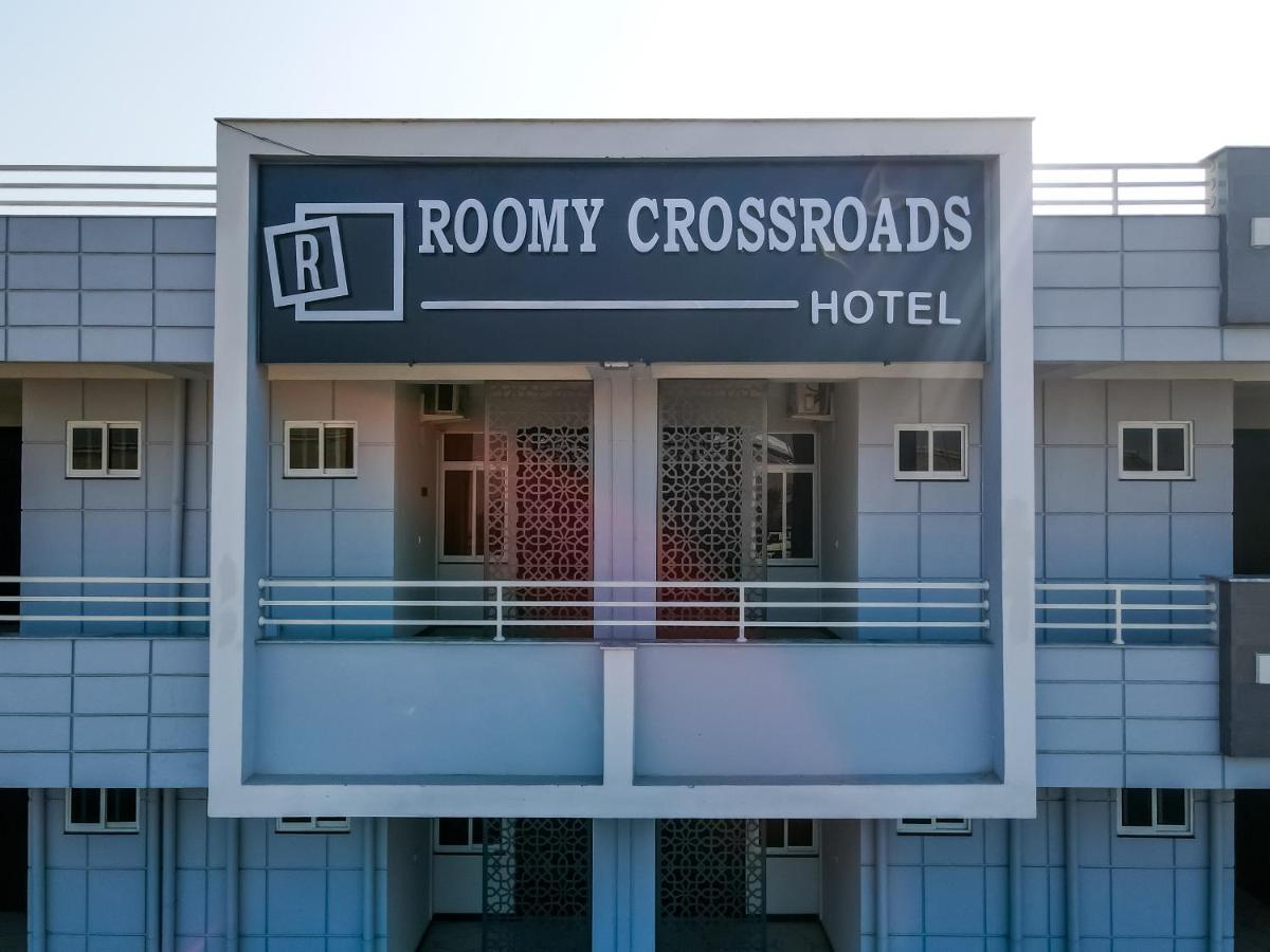 Roomy Crossroads Hotel, Peshawar Extérieur photo