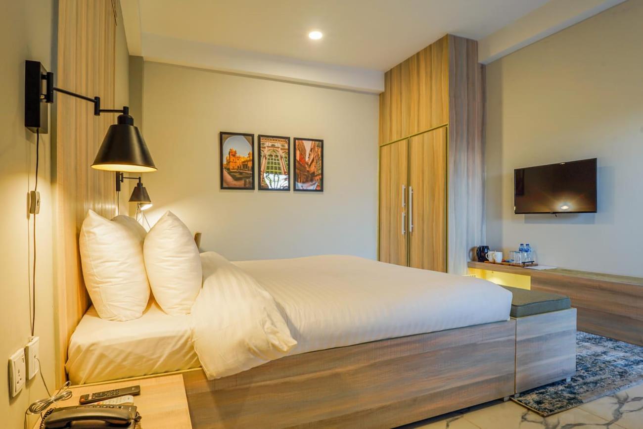 Roomy Crossroads Hotel, Peshawar Extérieur photo