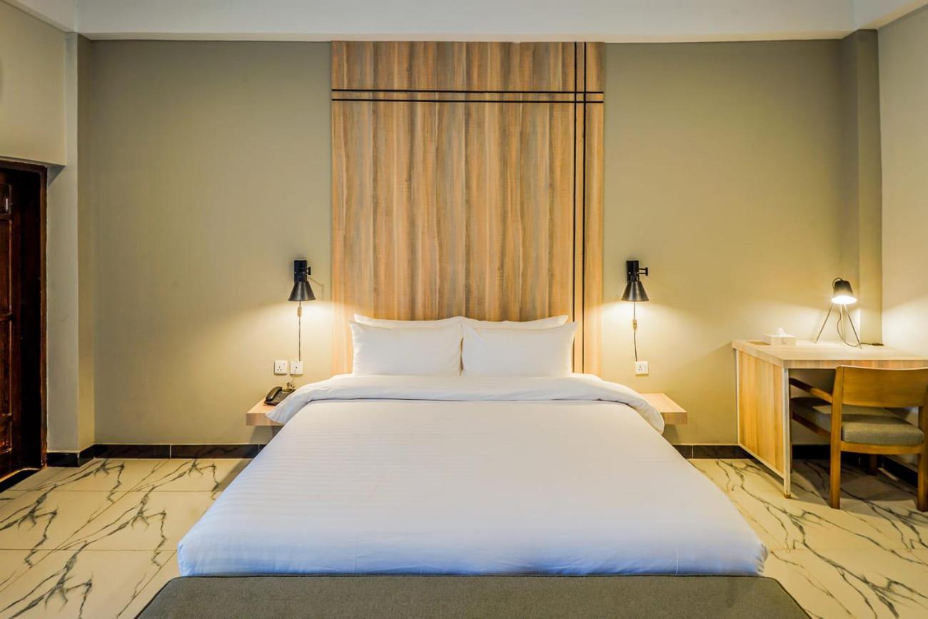 Roomy Crossroads Hotel, Peshawar Extérieur photo